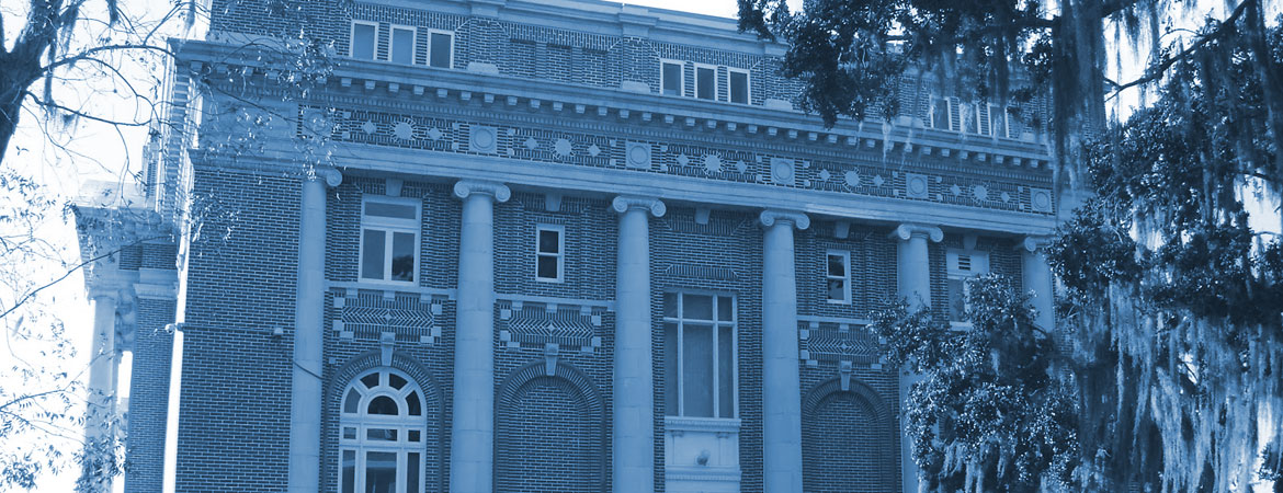 Side view of the DeSoto County Courthouse